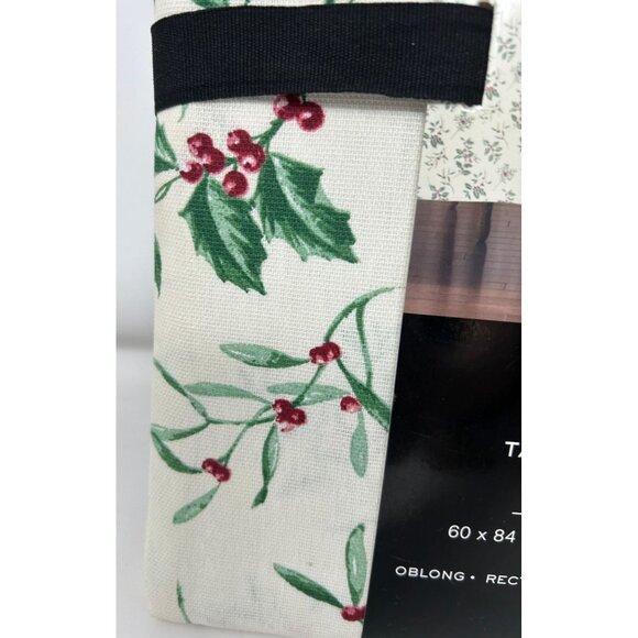 NEW Lauren Ralph Lauren Christmas Tablecloth 60x84 Rectangle Holly Berry Green R - Picture 2 of 5